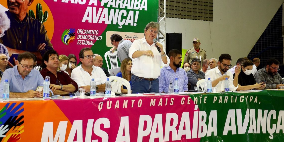 João Azevêdo cumpre agenda no Brejo e participa da plenária do Orçamento Democrático em Guarabira