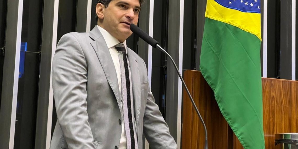 IstoÉ destaca projeto de Murilo Galdino aprovado em comissão da Câmara