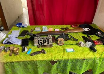Polícia Federal deflagra operação contra tráfico de drogas, organização criminosa e lavagem de dinheiro em duas cidades do Sertão