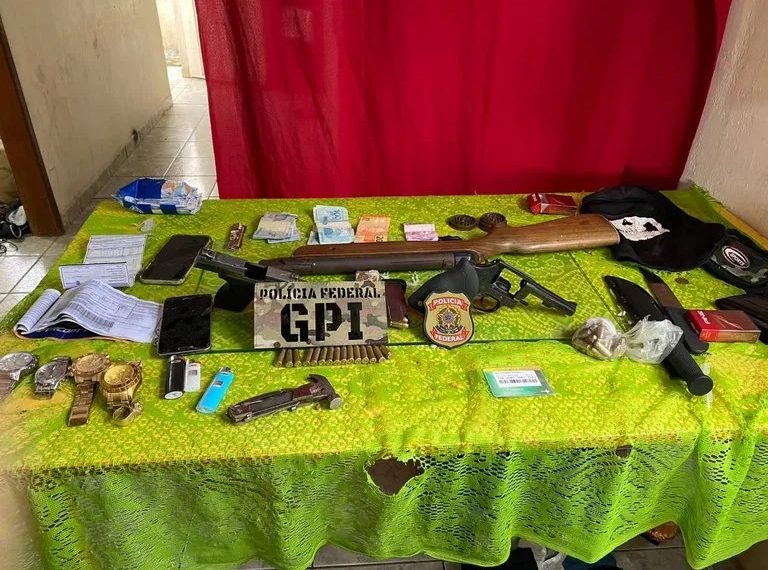 Polícia Federal deflagra operação contra tráfico de drogas, organização criminosa e lavagem de dinheiro em duas cidades do Sertão