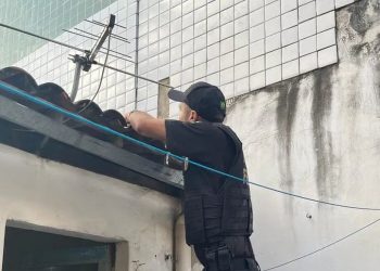 Polícia Federal cumpre mandados na Paraíba contra manipulação de jogos de futebol; alvo tentou se livrar de celulares