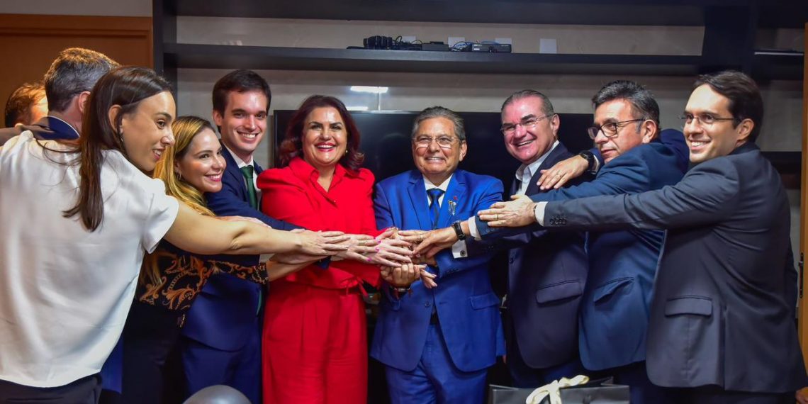 Procuradores do Estado prestam homenagem a Adriano Galdino