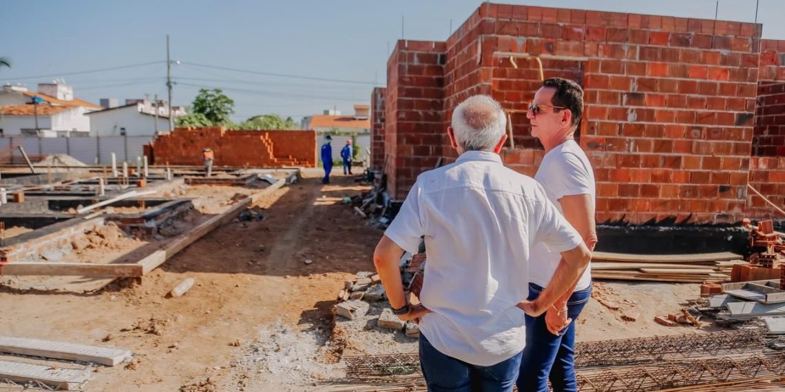 Cícero Lucena apresenta residencial quilombola ao presidente da Cohab Londrina, que elogia iniciativa
