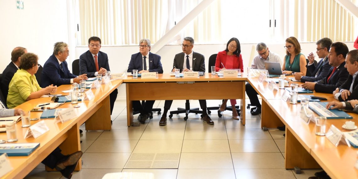 João discute com Anvisa implantação de fábrica de insulina na Paraíba