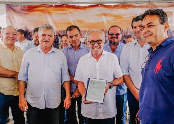 Cícero Lucena autoriza a construção de uma USF e a pavimentação de 26 ruas no bairro de Gramame