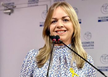 Deputada estadual Sílvia Benjamin protocola projeto que prevê vacinação nas escolas da paraíba