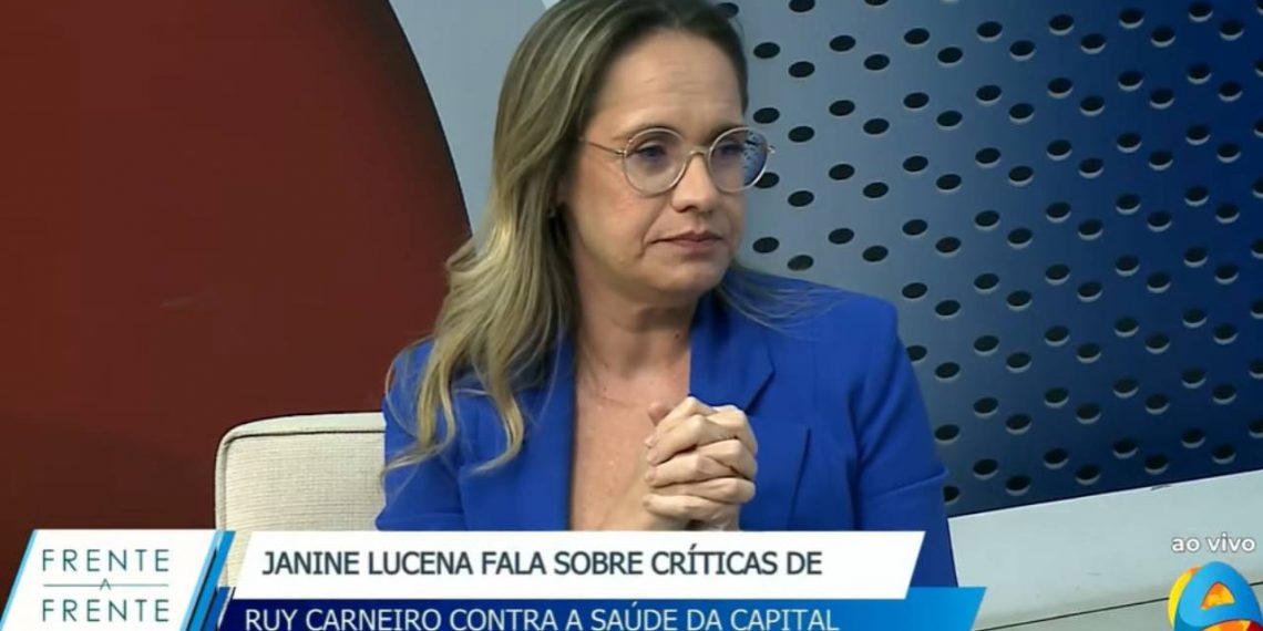 Janine rebate oposição: “Onde está escrito que filha de prefeito não tem competência?”