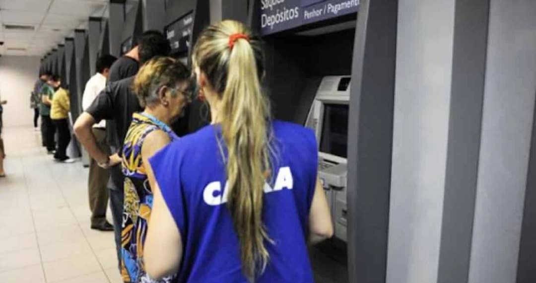 Larissa Manoela explana beleza de fio dental e sobe clima