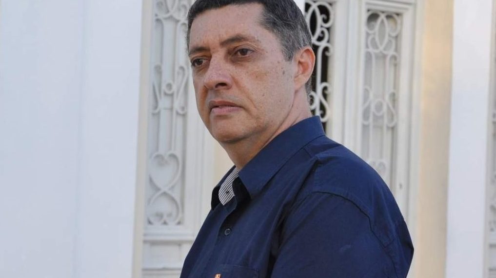 Morre aos 64 anos no Hospital Padre Zé o jornalista e crítico de artes Ricardo Anisio; velório acontece no São João Batista