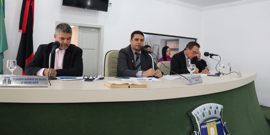Câmara aprova projeto que regulamenta pagamento do piso salarial da enfermagem em Pedras de Fogo