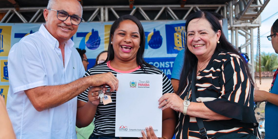 Prefeitura de Pedras de Fogo entrega casas do Conjunto Manoel Alves