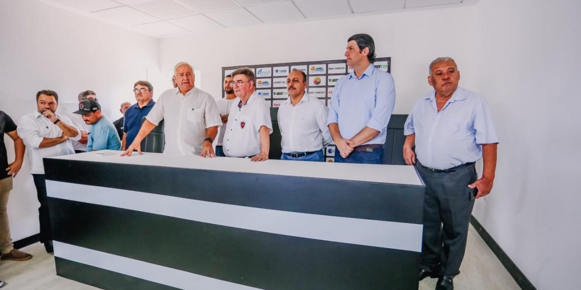 Leo Bezerra reforça compromisso da Prefeitura em seguir fortalecendo a parceria com Botafogo-PB