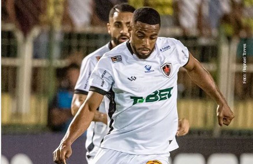 Turista morre afogado ao tentar buscar bola no mar, em João Pessoa