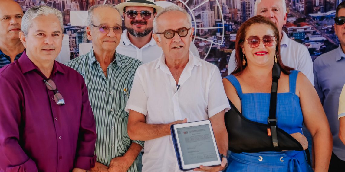 Cícero autoriza pavimentação de 14 ruas no Bessa e Aeroclube