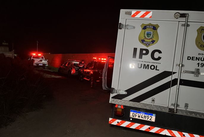 Polícia investiga homicídio por trás da Casa dos Padres, em Santa Rita