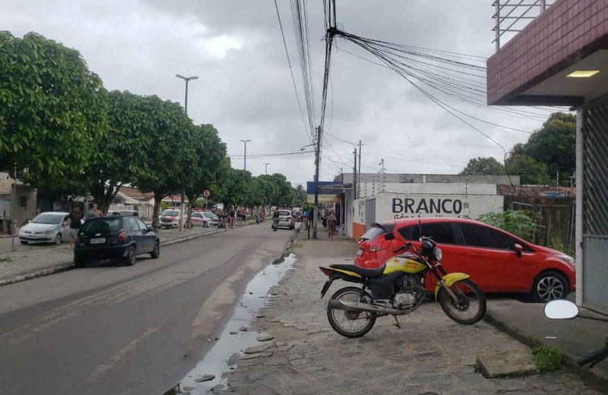 Turista morre afogado ao tentar buscar bola no mar, em João Pessoa