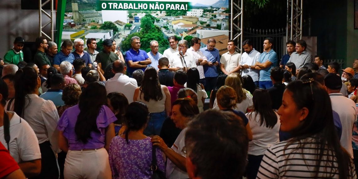 João Azevêdo inaugura pavimentação asfáltica da PB-331 e travessias urbanas de Catolé do Rocha