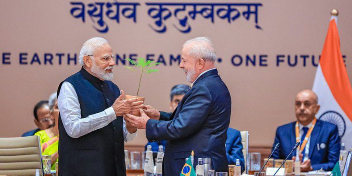 Turista morre afogado ao tentar buscar bola no mar, em João Pessoa