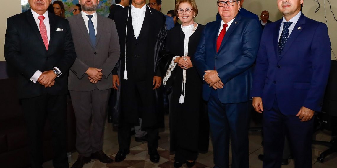 João Azevêdo prestigia posse de novo membro efetivo do TRE-PB, juiz federal Bruno Paiva