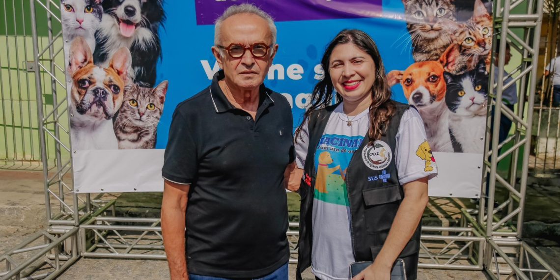 Durante abertura do dia D de vacinação antirrábica, prefeito convoca tutores para que levem os animais para imunização