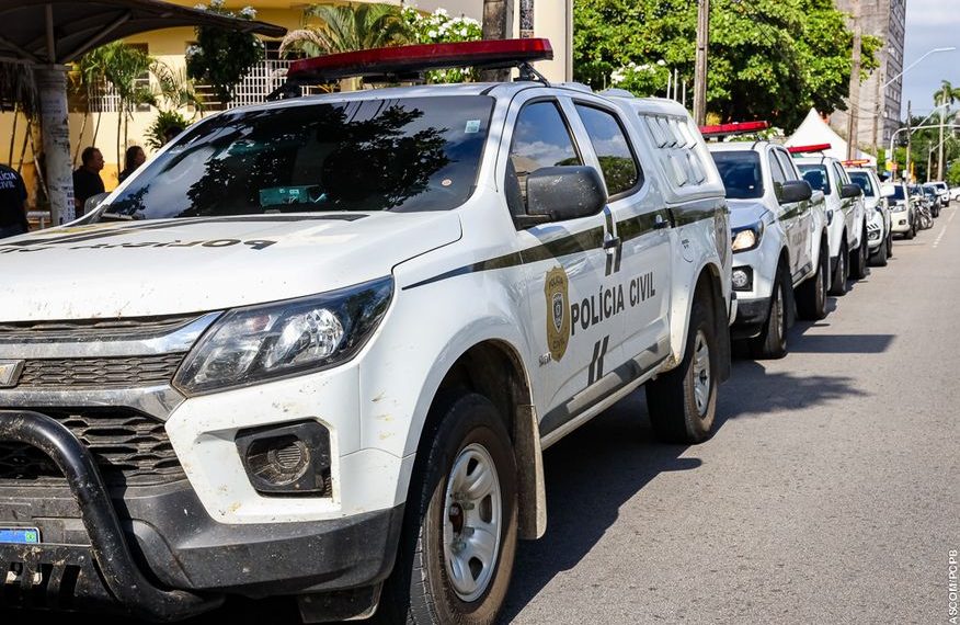Mais de 100 policiais participam de operação contra facções criminosas em Cabedelo