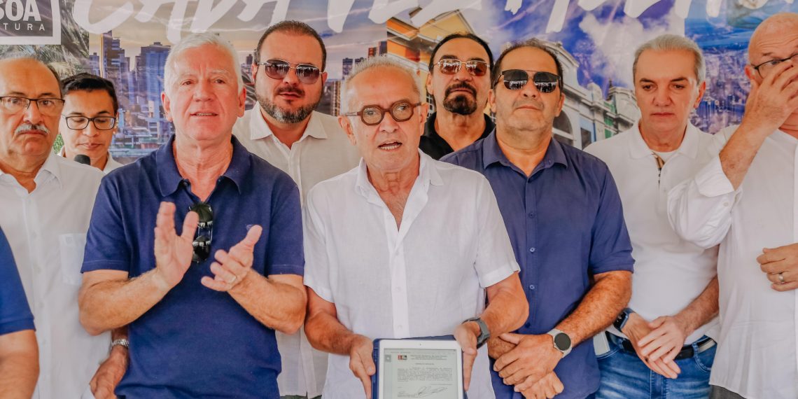 Cícero autoriza pavimentação de ruas e Cruz das Armas será o 17° bairro 100% calçado pela atual gestão