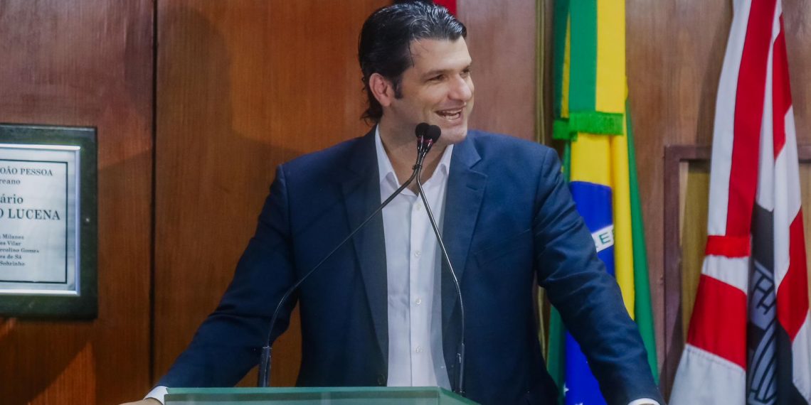 Leo Bezerra destaca trajetória e legado de Severino Ramalho Leite, que recebeu título de cidadão pessoense