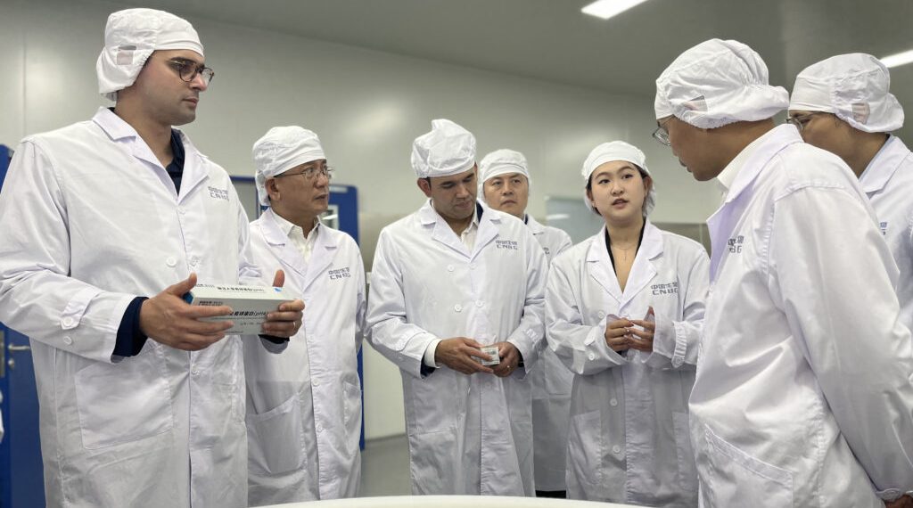 Na China, Lucas Ribeiro articula acordos comerciais com grupos farmacêuticos