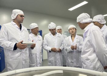 Na China, Lucas Ribeiro articula acordos comerciais com grupos farmacêuticos