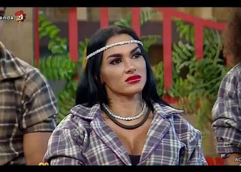 Simioni é desmentida por Adriane Galisteu ao vivo em ‘A Fazenda 15