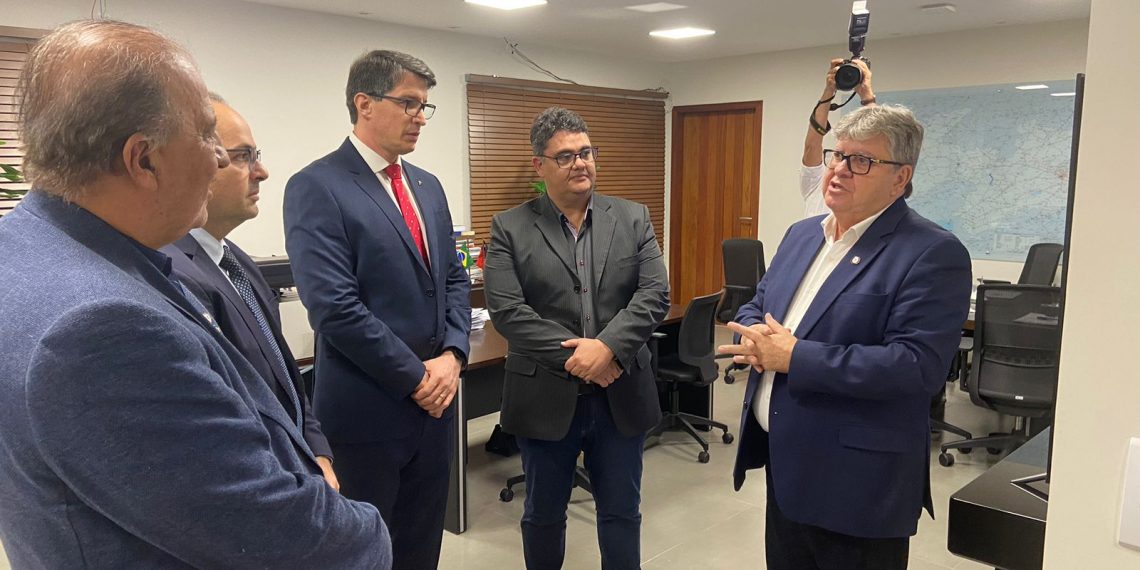 Ministro do TCU debate com João Azevêdo e Cícero Lucena práticas de governança pública