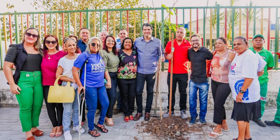 Leo Bezerra entrega 44ª via pavimentada, com drenagem e acessibilidade na região do Bairro das Indústrias