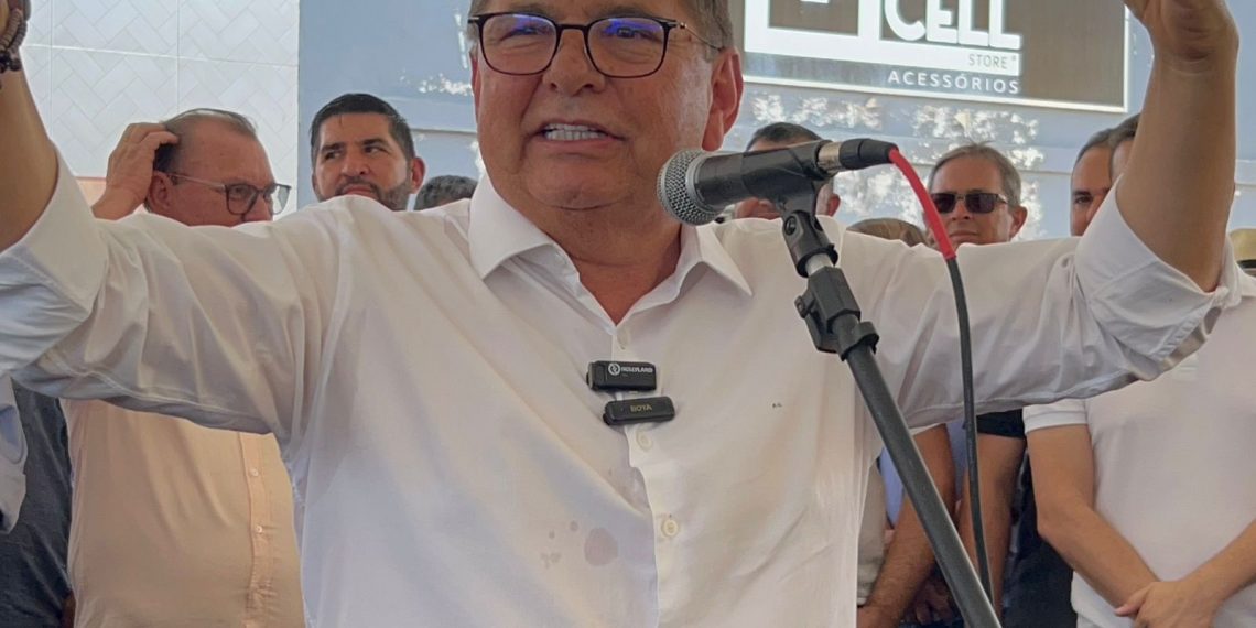 Vídeo: Adriano tem tamanho e força para voos maiores, diz analista político