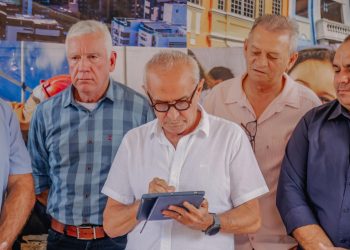 Prefeito Cícero Lucena autoriza início das obras em 19 ruas no bairro Costa do Sol