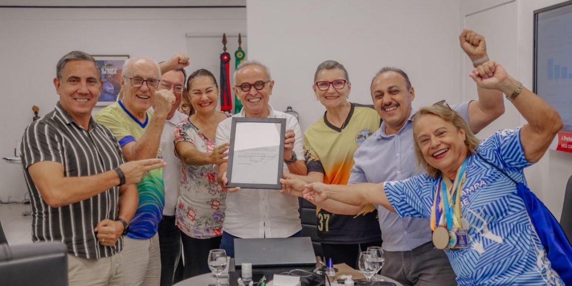 Prefeito assina lei que reconhece o Câmbio como esporte referência para idosos e pessoas com dificuldades fisicomotoras