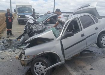 Três morrem em acidente entre dois carros na BR-230, na Paraíba
