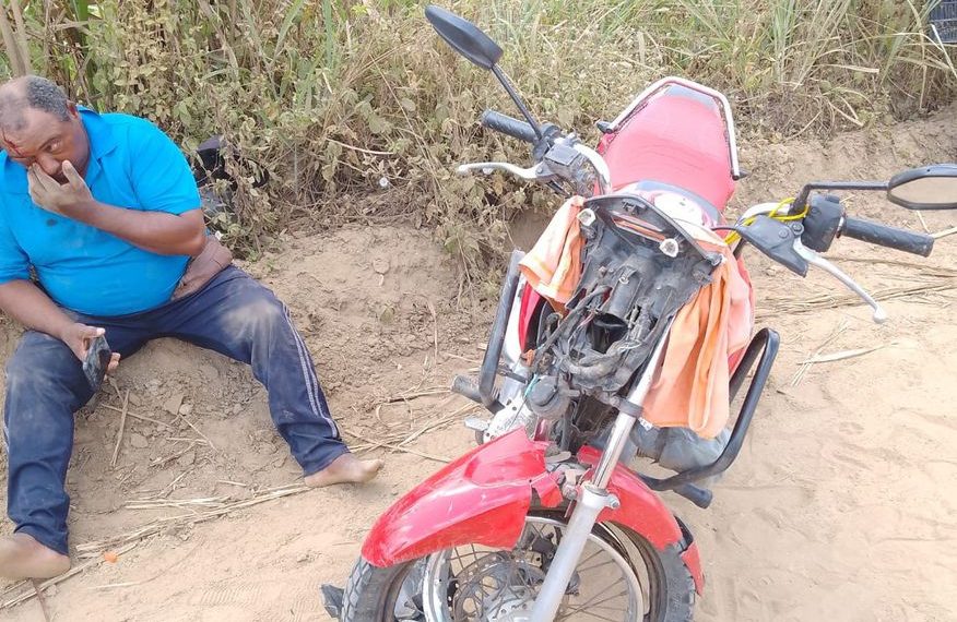 Acidente de moto deixa duas pessoas feridas em Cruz do Espírito Santo