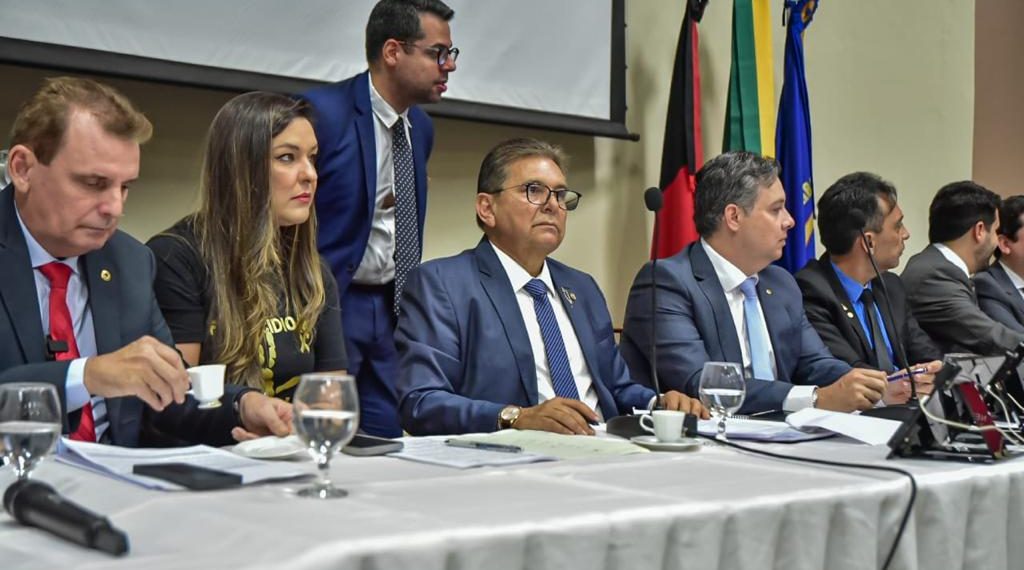 ALPB realiza sessão itinerante em Cajazeiras e aprova reajuste para professores prestadores de serviço