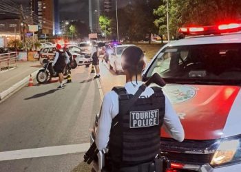 Suspeito morre e policial militar fica ferido após perseguição e troca de tiros no bairro de Cabo Branco