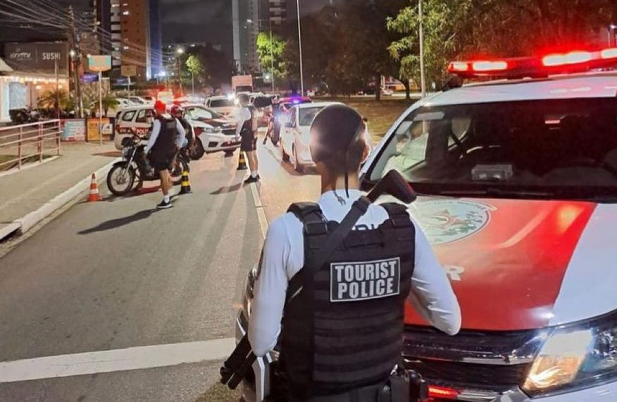 Suspeito morre e policial militar fica ferido após perseguição e troca de tiros no bairro de Cabo Branco