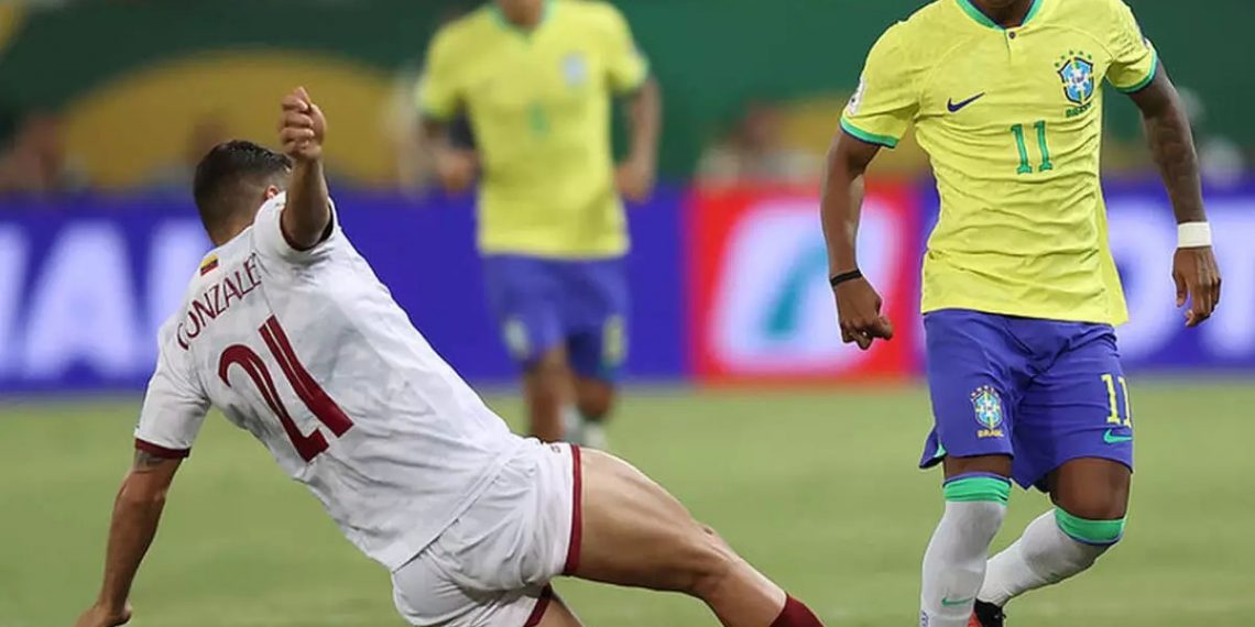 Brasil joga mal, sofre gol no fim e fica no empate em 1 a 1 com a Venezuela