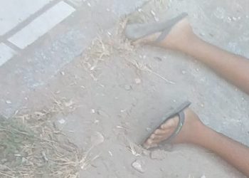 Mulher é assassinada a tiros na frente de escola, em Mamanguape