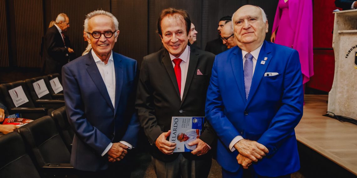 Cícero Lucena e Leo Bezerra recebem prêmio Heitor Falcão de reconhecimento a personalidades que contribuem com o crescimento da Capital