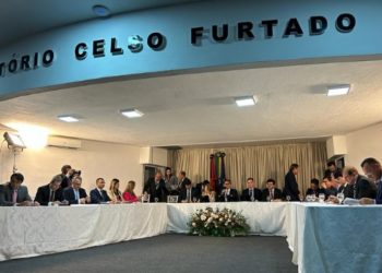 Em Patos, deputada Silvia Benjamin afirma que sessões itinerantes leva o trabalho da Assembleia para mais peto do povo