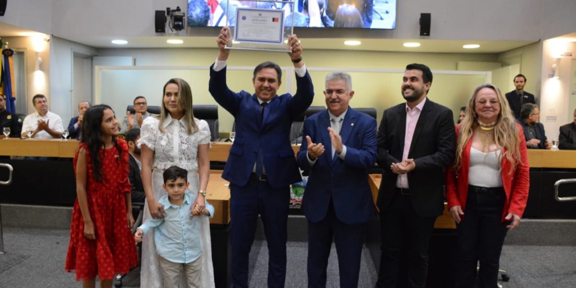 ALPB concede titulo de cidadania paraibana ao secretário de Segurança Jean Nunes