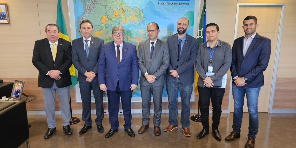 João Azevêdo pleiteia início das obras do terceiro lote do canal Acauã-Araçagi no Ministério da Integração e do Desenvolvimento Regional