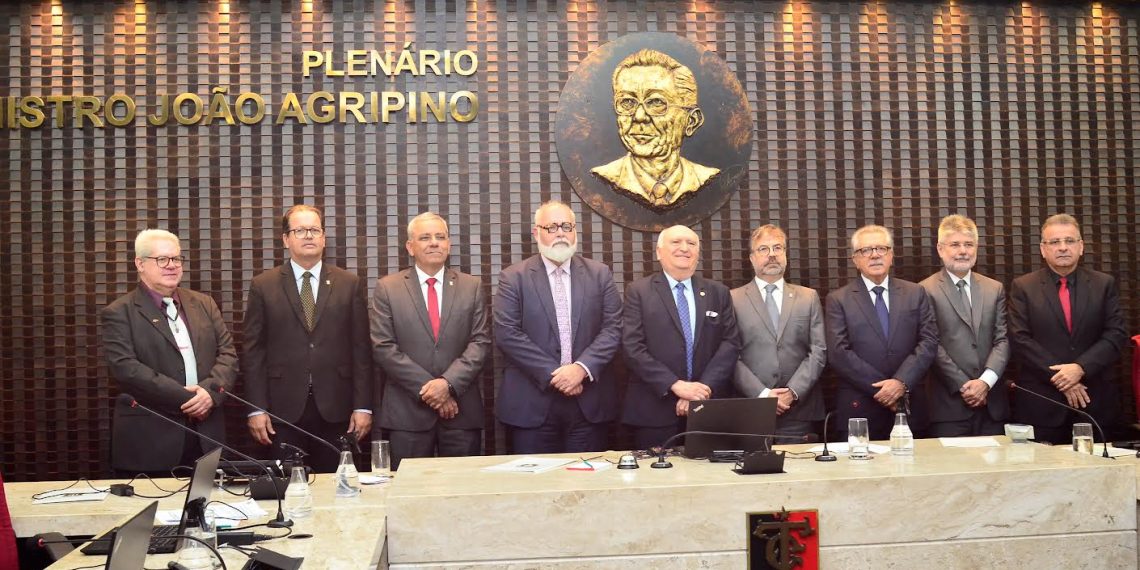 Novos dirigentes do MP de Contas tomam posse de seus novos cargos em sessão extraordinária do TCE-PB