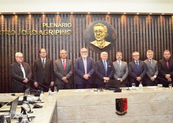 Novos dirigentes do MP de Contas tomam posse de seus novos cargos em sessão extraordinária do TCE-PB