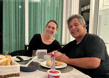Casal Domiciano e Sara Cabral visita cemitério de Bayeux e recebe carinho da população