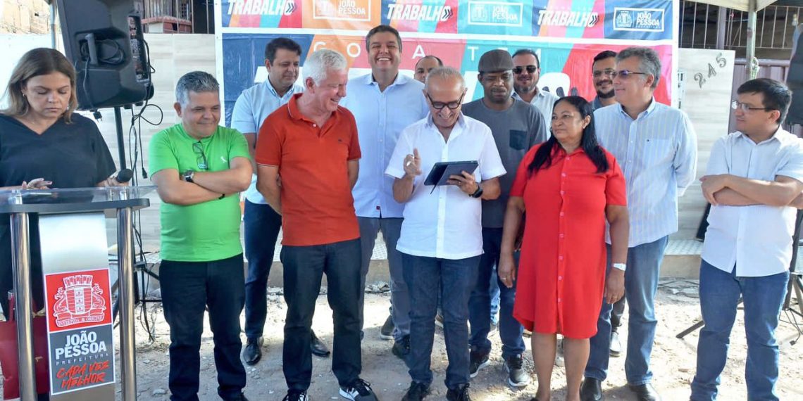 Cicero Lucena autoriza obras de pavimentação em 18 ruas do Muçumagro